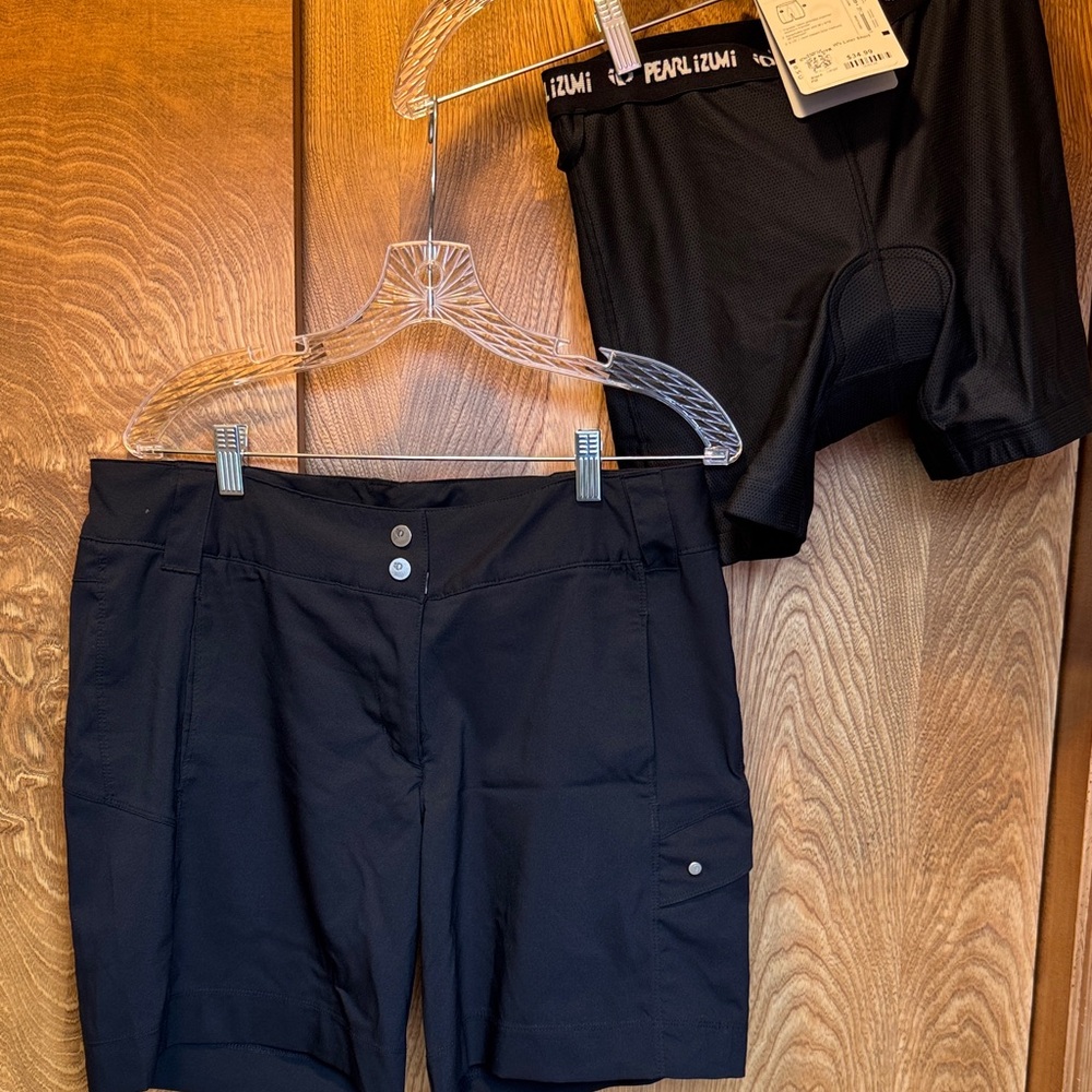 Pearl Izumi Women's Black Bike Shorts and snap in padded liner short